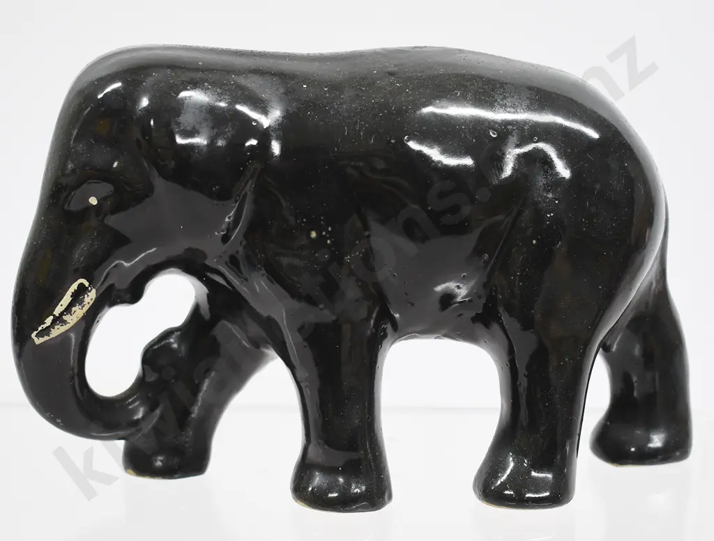 BENHAR POTTERY ELEPHANTS Image 1++