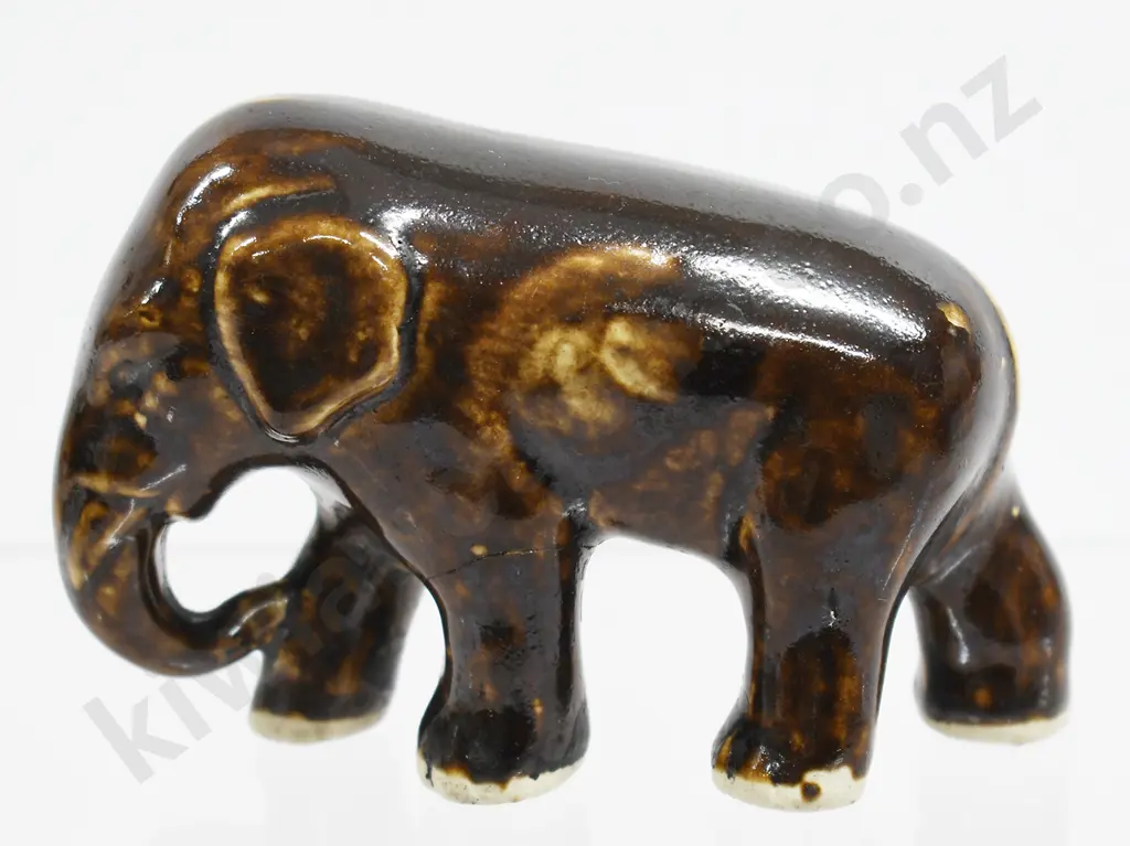 BENHAR POTTERY ELEPHANTS Image 1++