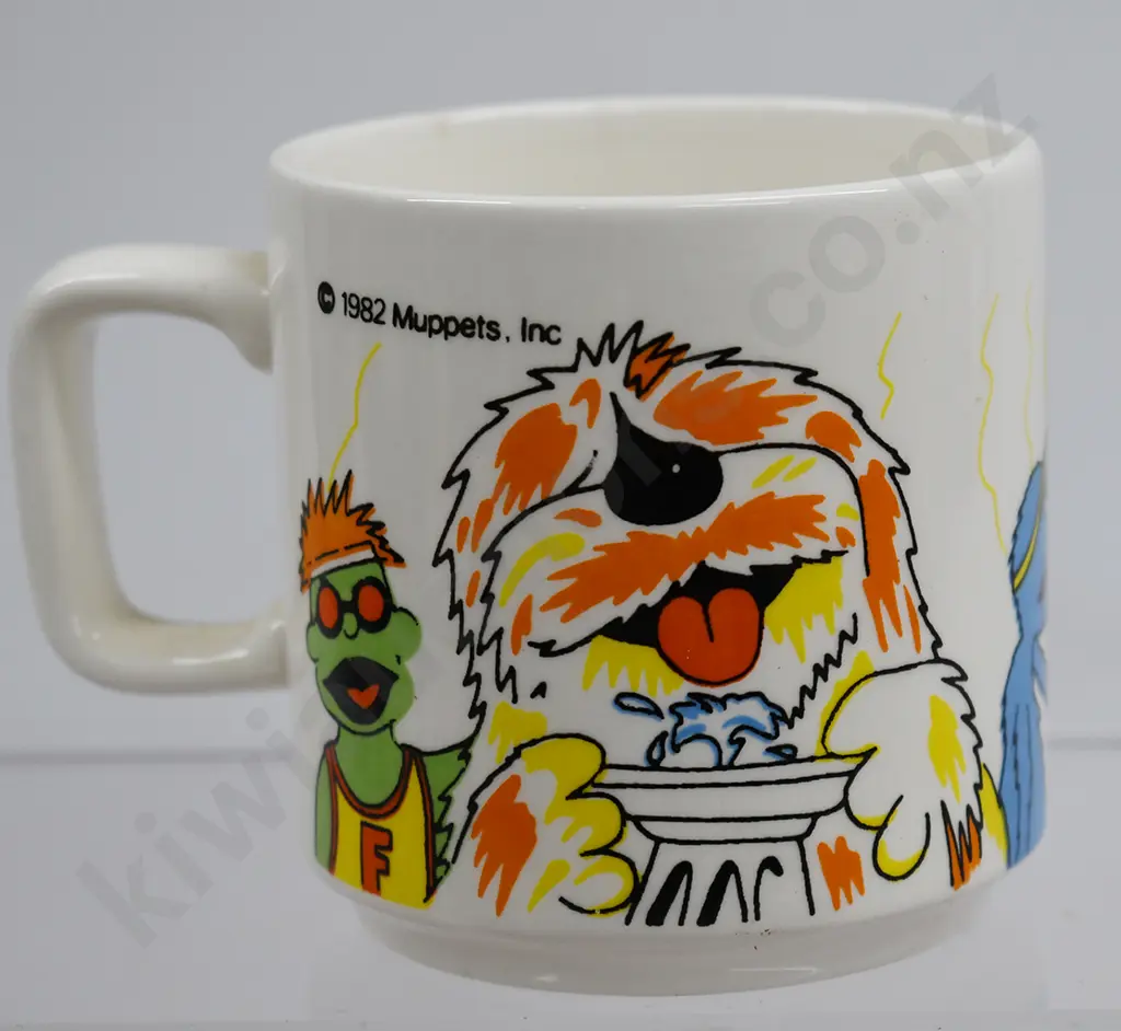 CROWN LYNN CARTOON CHARACTER MUGS & PLATE Image 1++