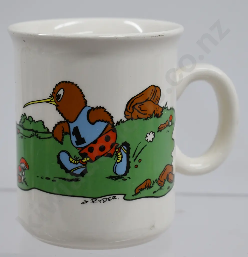 CROWN LYNN CARTOON CHARACTER MUGS & PLATE Image 1++