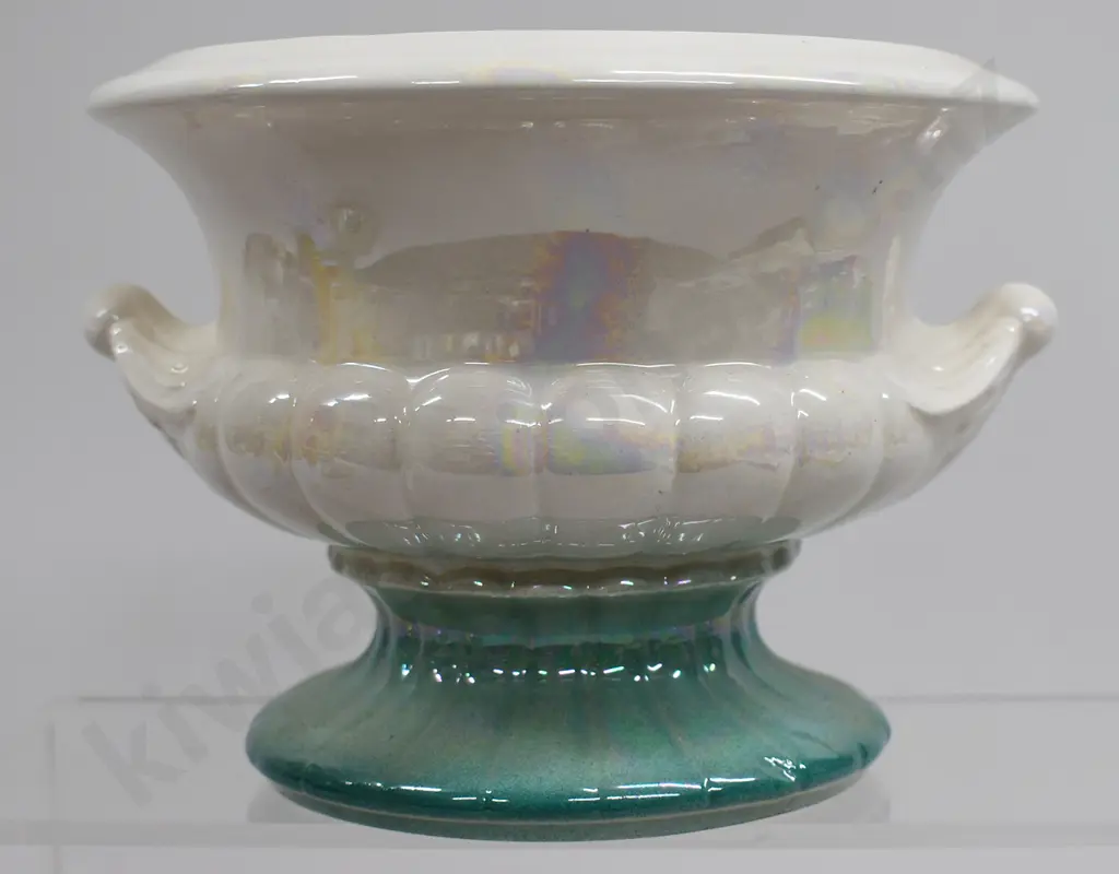 CROWN LYNN MANTLE VASE, LUSTRE GLAZE Image 1++