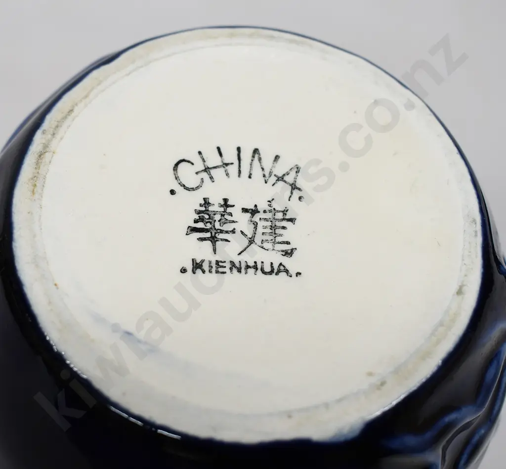CROWN LYNN LIDDED GINGER JAR Image 1++