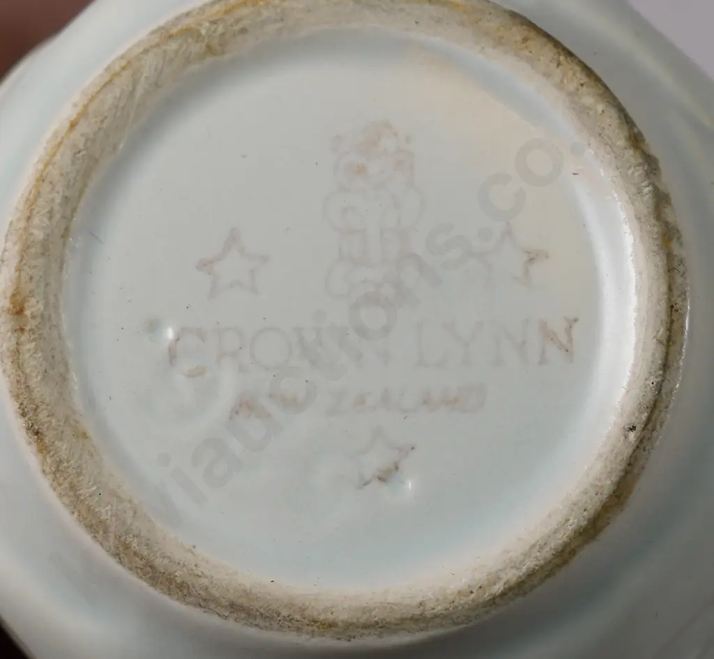 CROWN LYNN MINT GREEN 526 VASE Image 1++