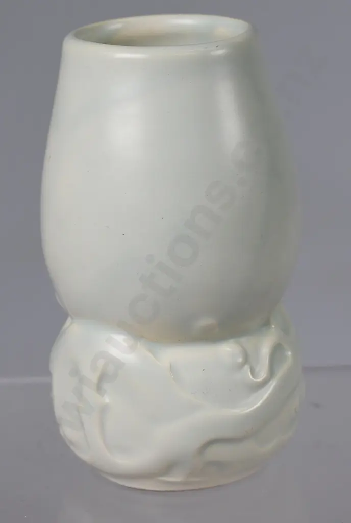 CROWN LYNN MINT GREEN 526 VASE Image 1++