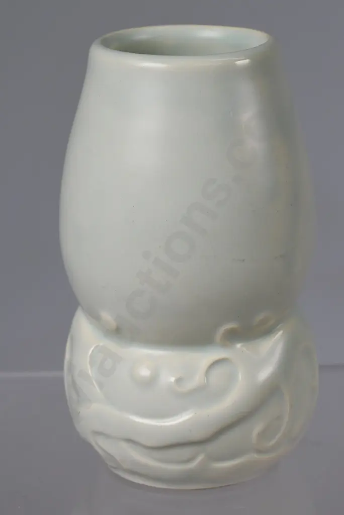 CROWN LYNN MINT GREEN 526 VASE Image 1++