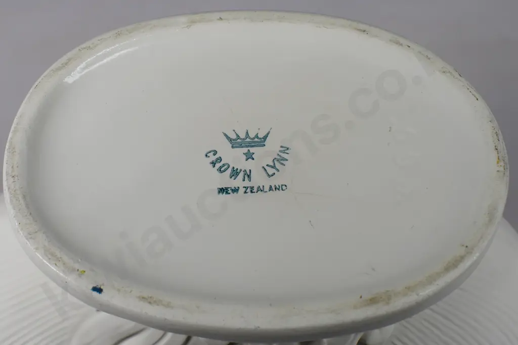 CROWN LYNN WHITE GLAZE MANTLE VASES Image 1++