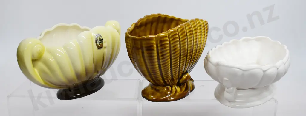 TITIAN MANTLE VASES Image 1++