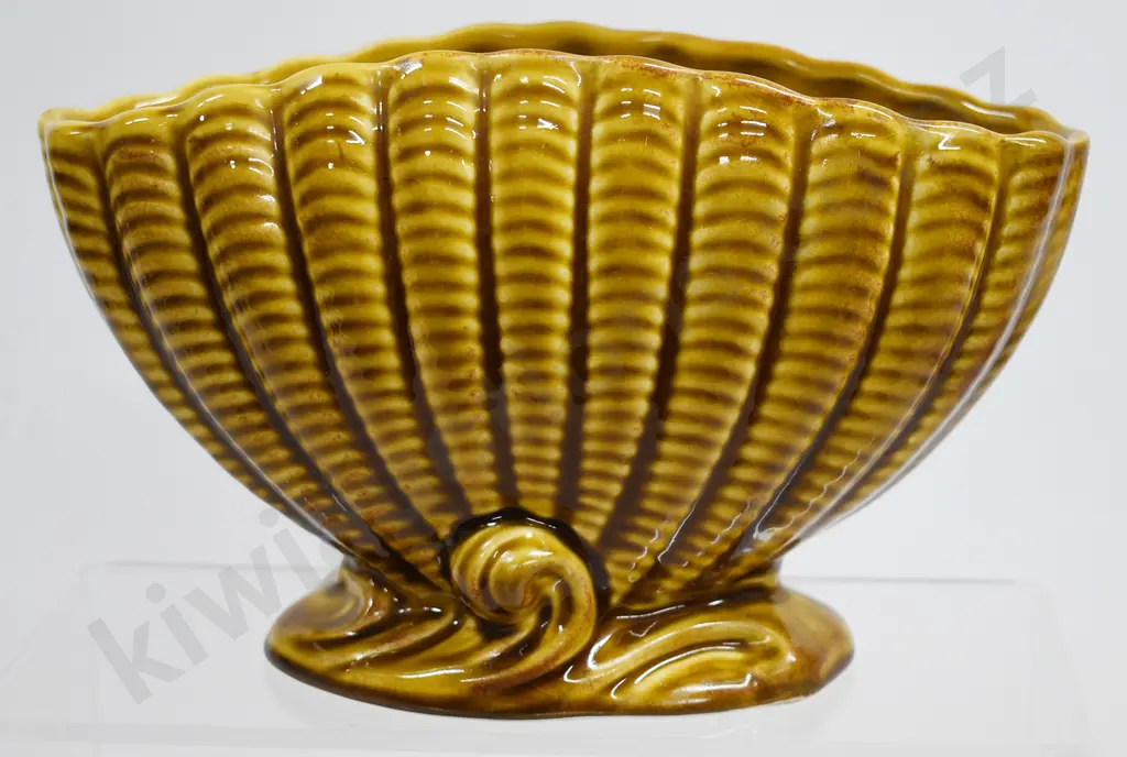TITIAN MANTLE VASES Image 1++