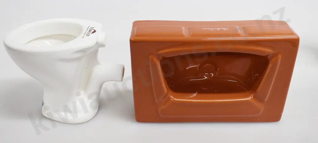 FOWLER SAMPLE TOILET, HAND BASIN Image 1++