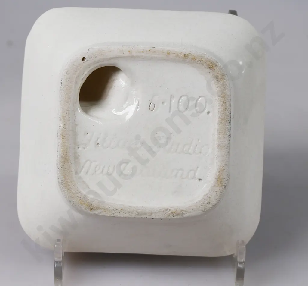 TITIAN FANTAIL ASHTRAY Image 1++