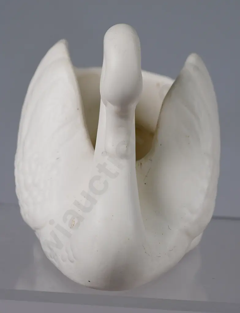 CROWN LYNN SMALL SWAN Image 1++