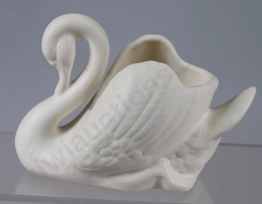 CROWN LYNN SMALL SWAN Image 1++