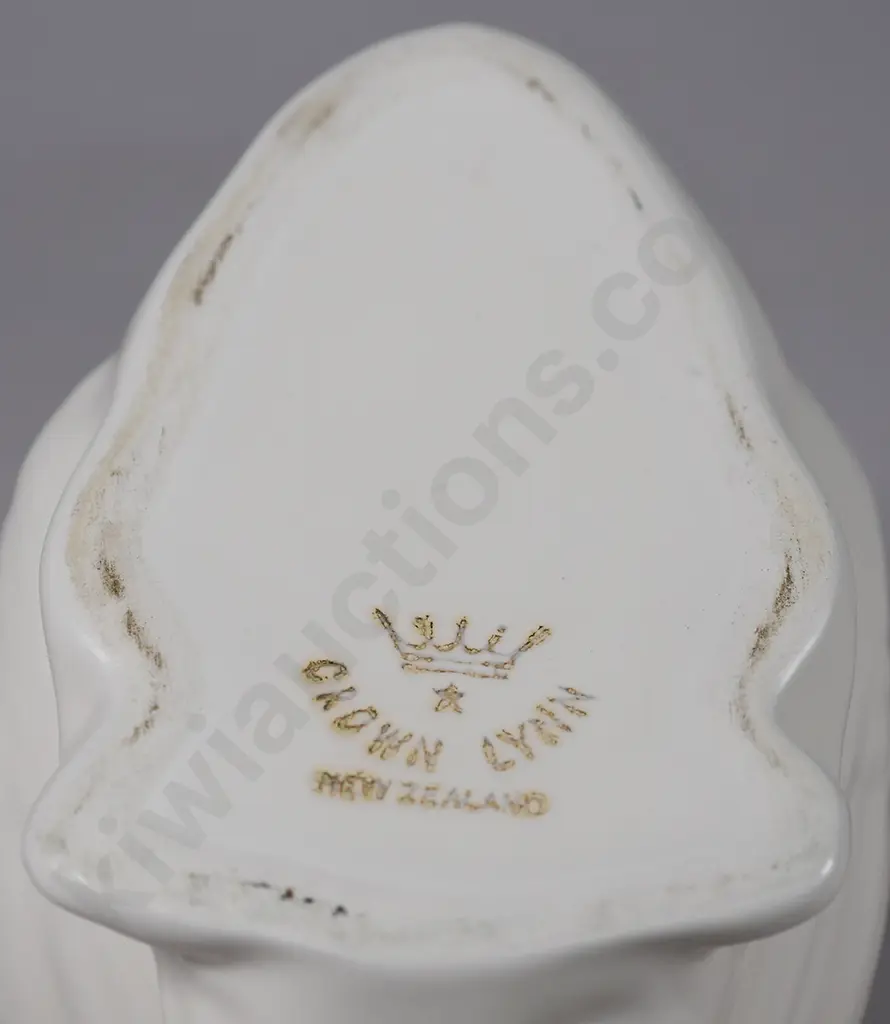 CROWN LYNN SMALL SWAN Image 1++