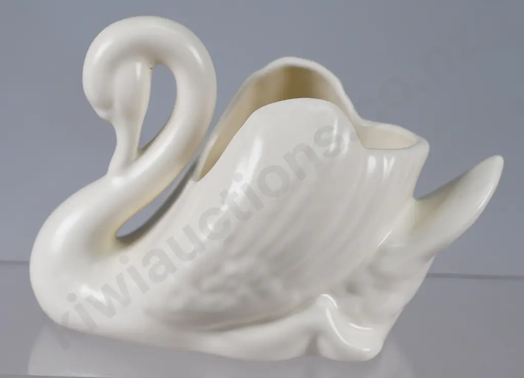 CROWN LYNN SMALL SWAN Image 1++