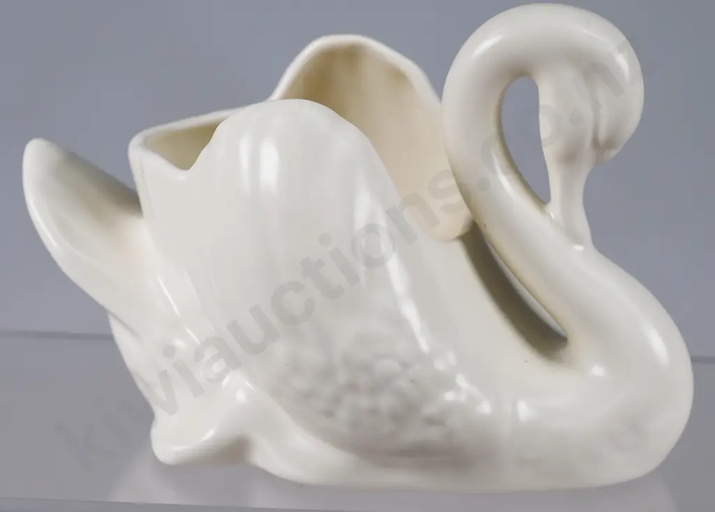 CROWN LYNN SMALL SWAN Image 1++