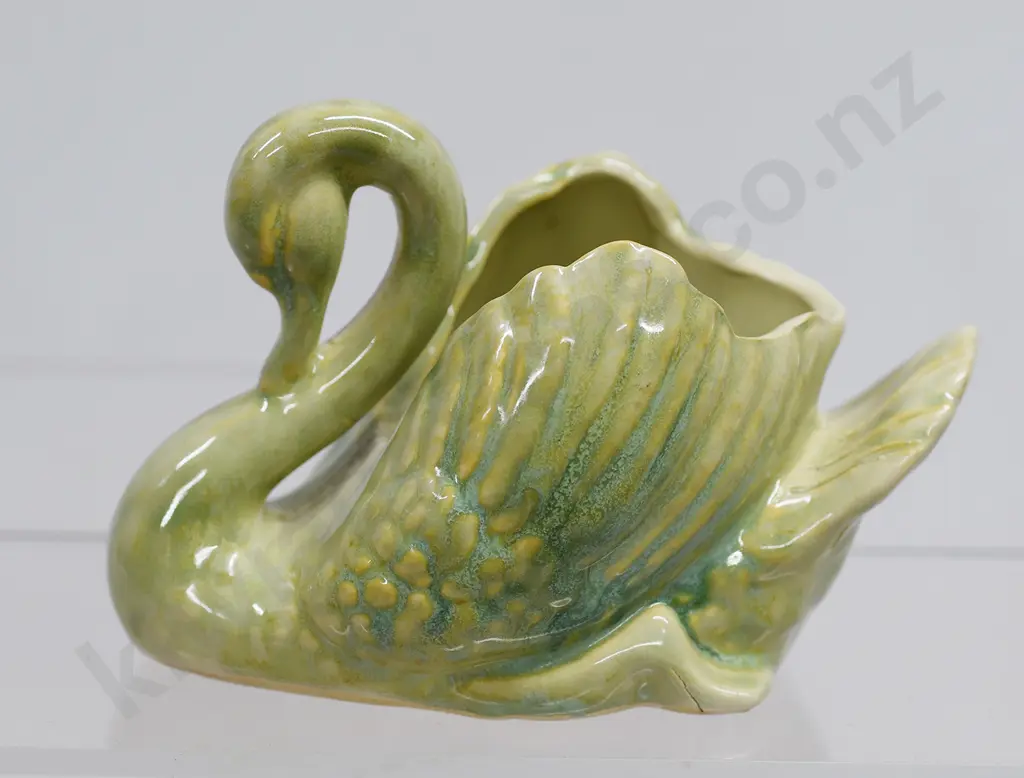 CROWN LYNN AMBRICO TRICKLE GLAZED SMALL SIZE SWAN Image 1++