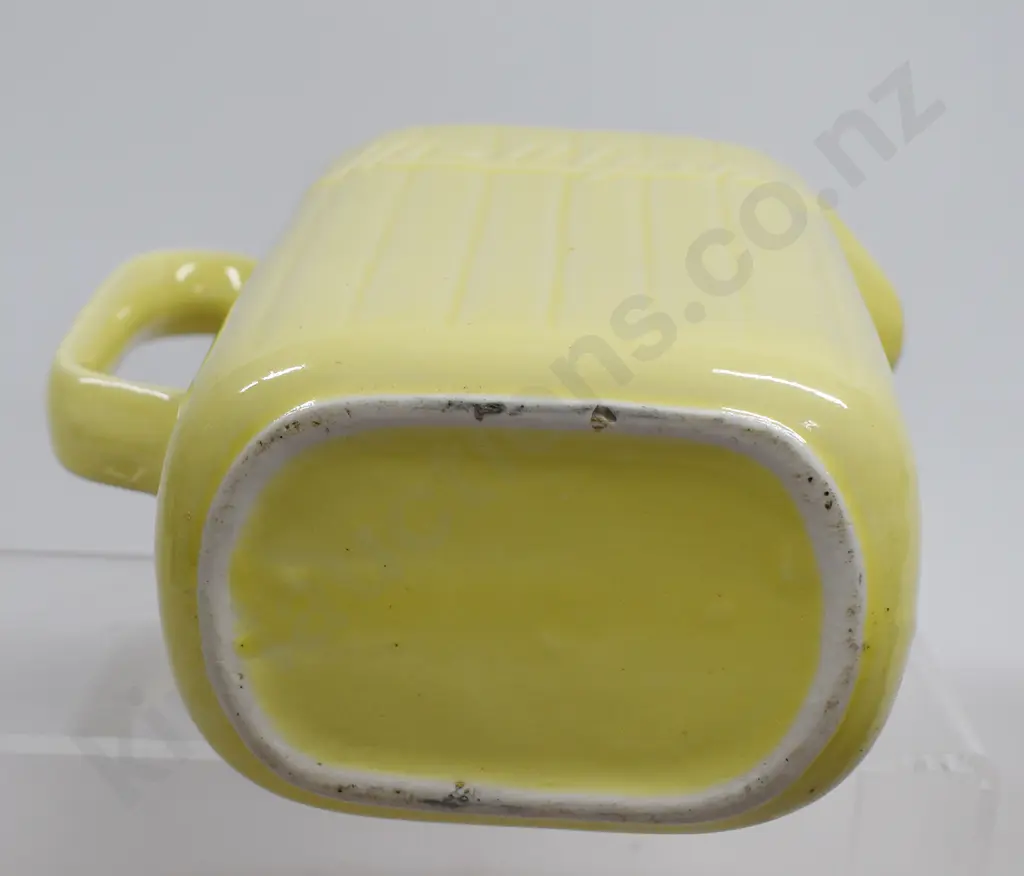 McALPINE CROWN LYNN FRIDGE JUG, YELLOW Image 1++