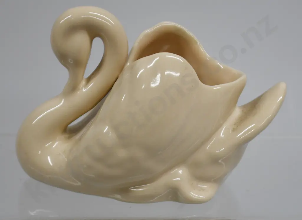 TEMUKA POTTERY SMALL SWAN Image 1++