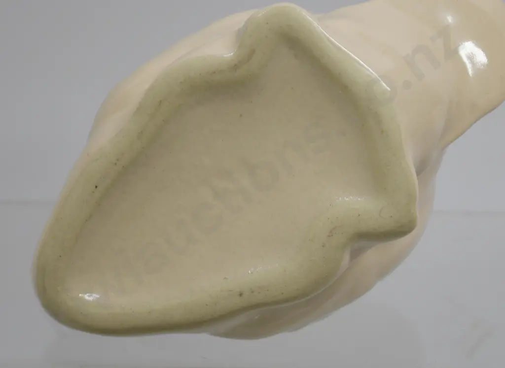 TEMUKA POTTERY SMALL SWAN Image 1++