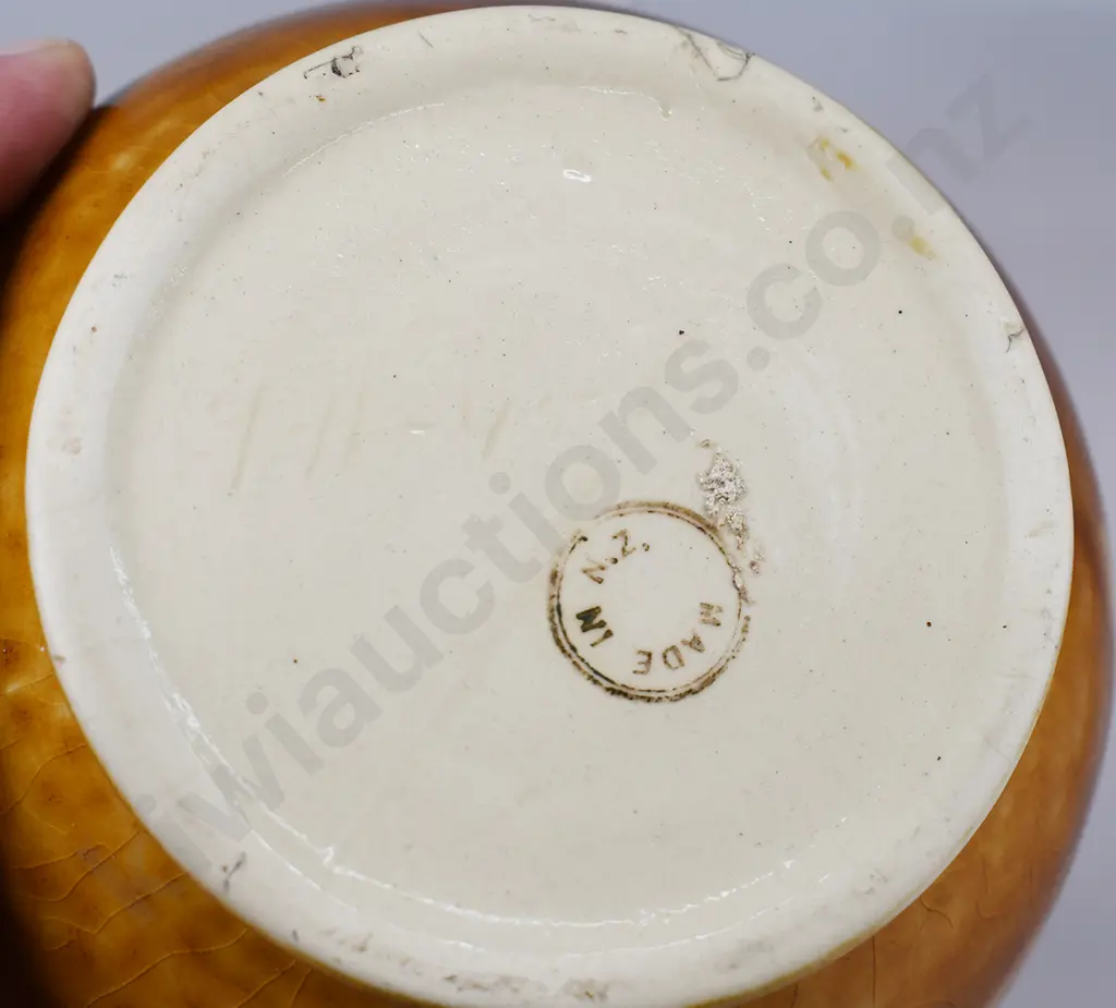 CROWN LYNN AMBRICO VASES NUMBER 21 Image 1++