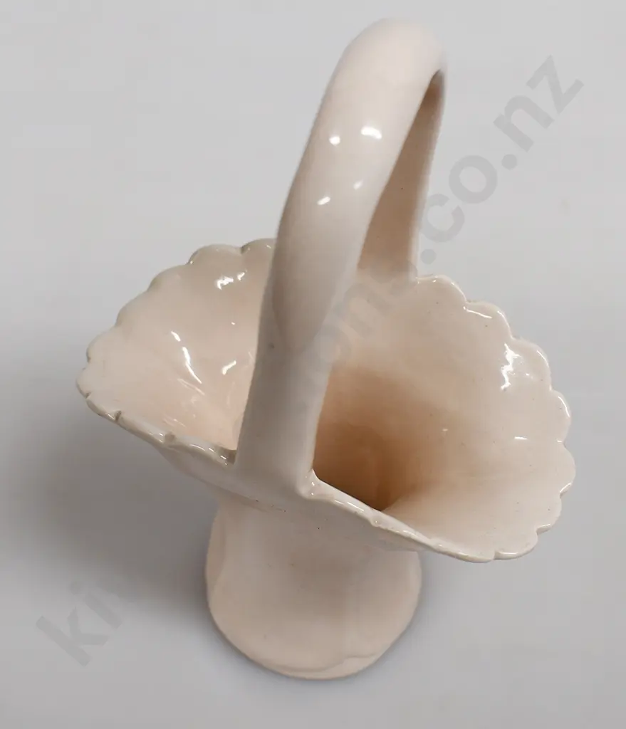 O C STEPHENS DUNEDIN BASKET & TWIN HANDLED DISH Image 1++