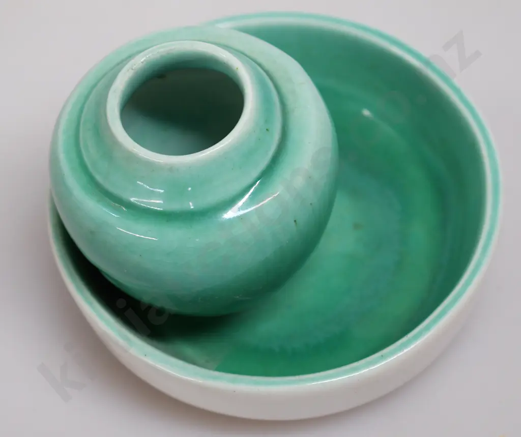 O C STEPHENS DUNEDIN GREEN VASES Image 1++