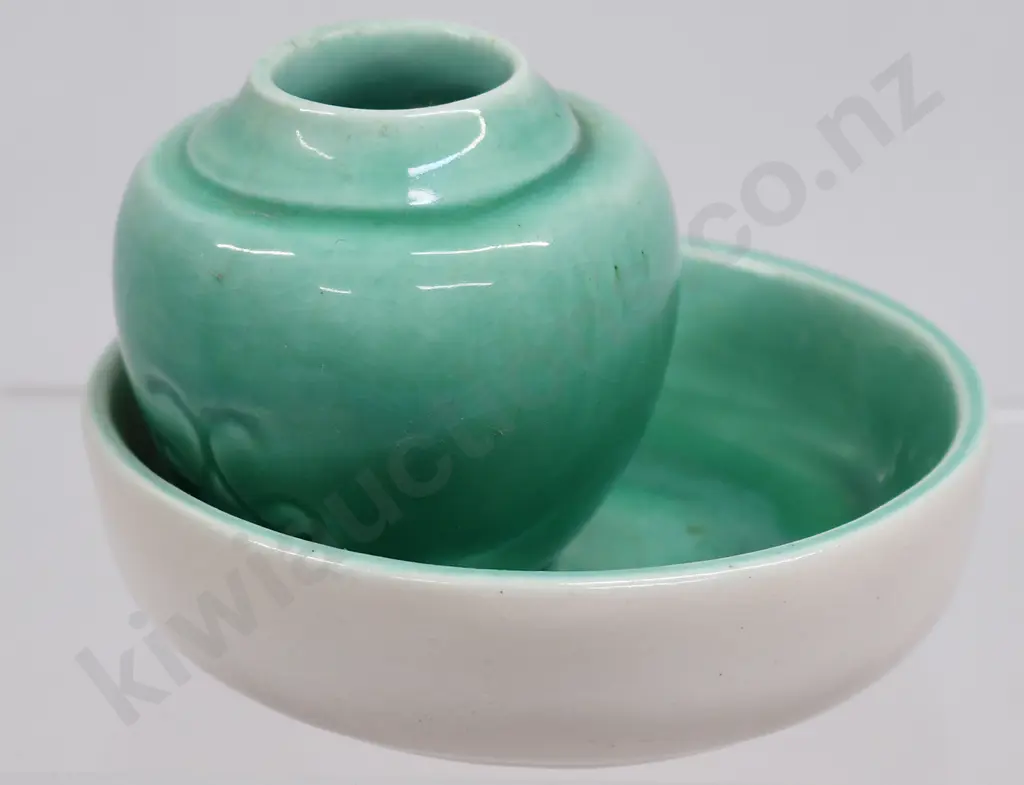 O C STEPHENS DUNEDIN GREEN VASES Image 1++