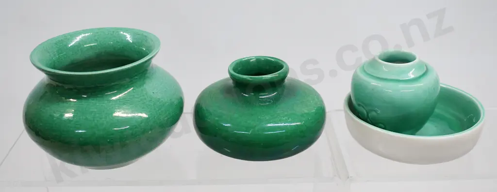 O C STEPHENS DUNEDIN GREEN VASES Image 1++