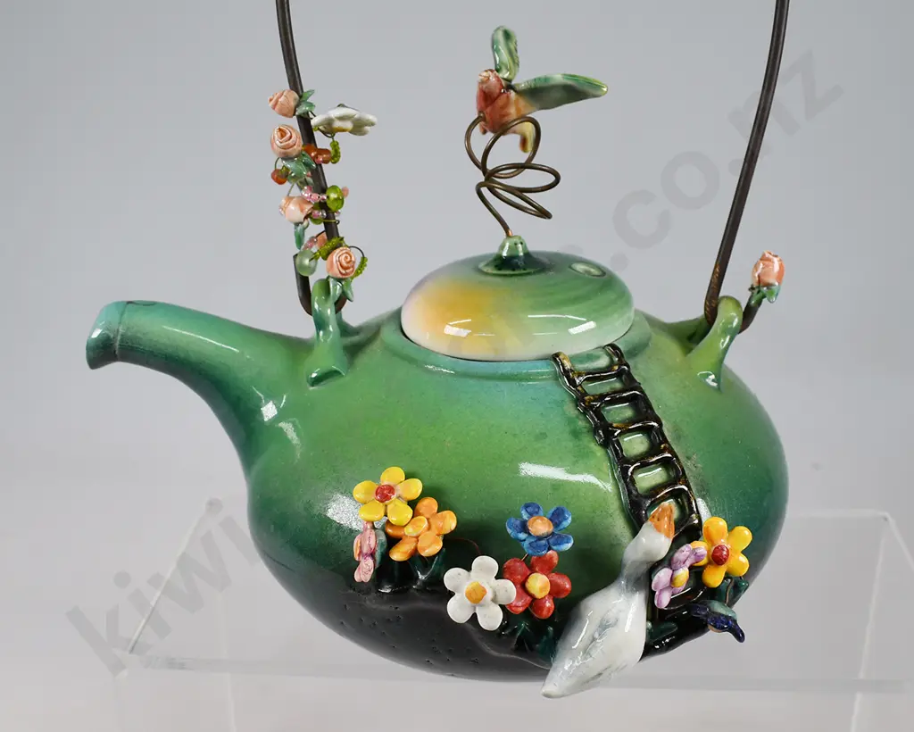 MARION MEWBURN TEAPOT Image 1++