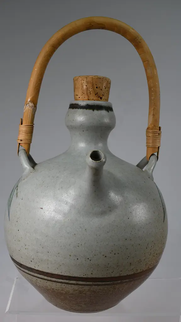 NEIL GRANT DUNEDIN, STUDIO POTTERY OIL POURER POT & VASE Image 1++