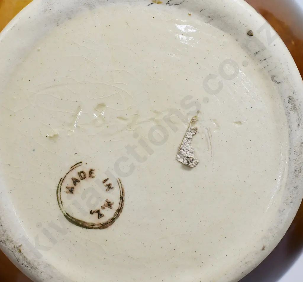 AMBRICO/CROWN LYNN VASES Image 1++
