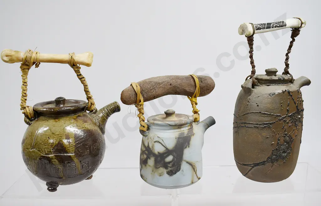 STUDIO POTTERY TEAPOTS Image 1++