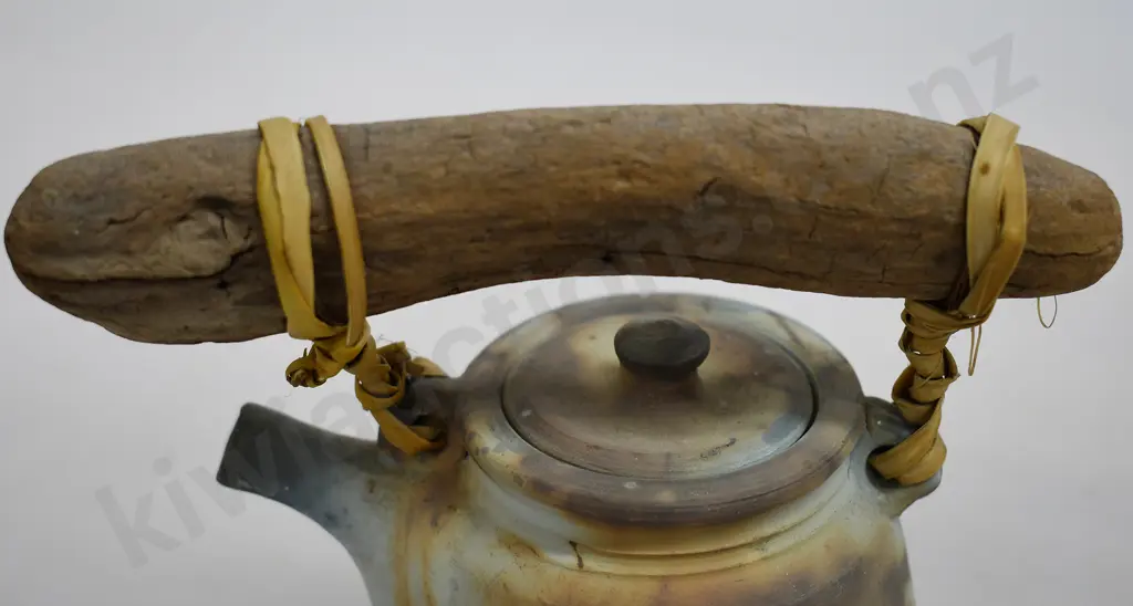 STUDIO POTTERY TEAPOTS Image 1++