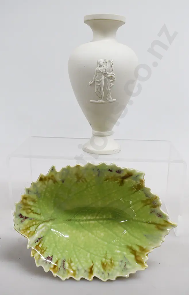 TEMUKA WARE LEAF PATTERN FOOTED DISH Image 1++