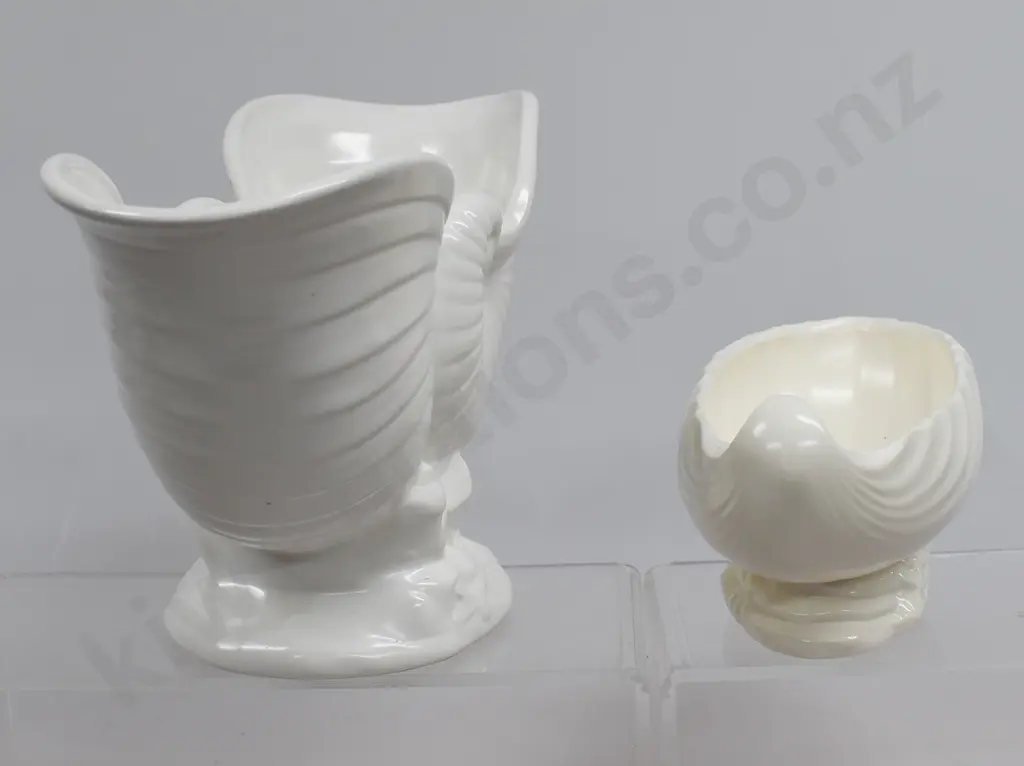 CROWN LYNN WHITE POTTERY MANTLE VASES Image 1++