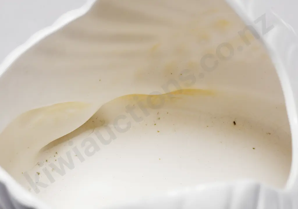 CROWN LYNN LARGE WHITE SWAN Image 1++