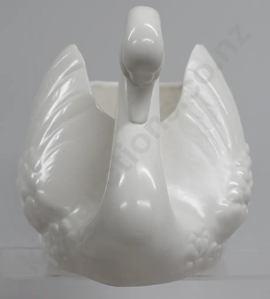 CROWN LYNN LARGE WHITE SWAN Image 1++