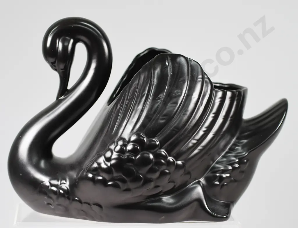 CROWN LYNN LARGE BLACK SWAN Image 1++