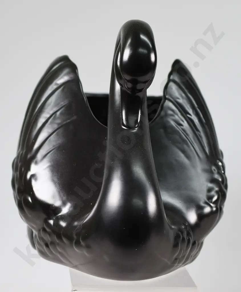 CROWN LYNN LARGE BLACK SWAN Image 1++