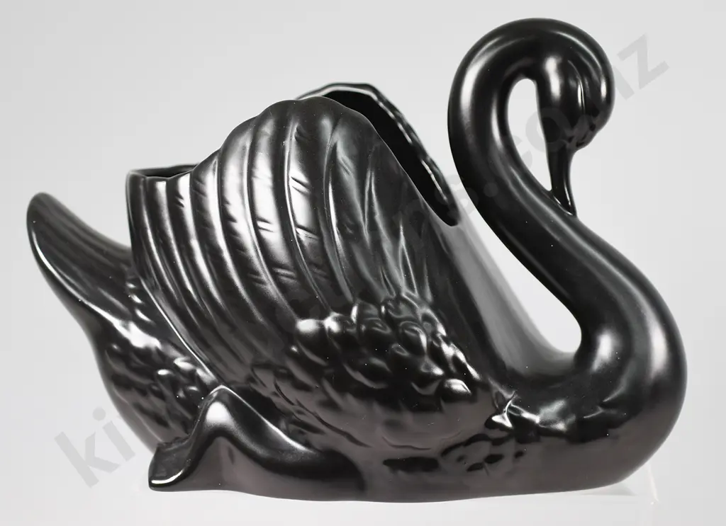 CROWN LYNN LARGE BLACK SWAN Image 1++
