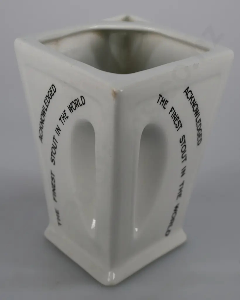 ROBERT PORTER GUINNESS BULLDOG WATER JUG Image 1++