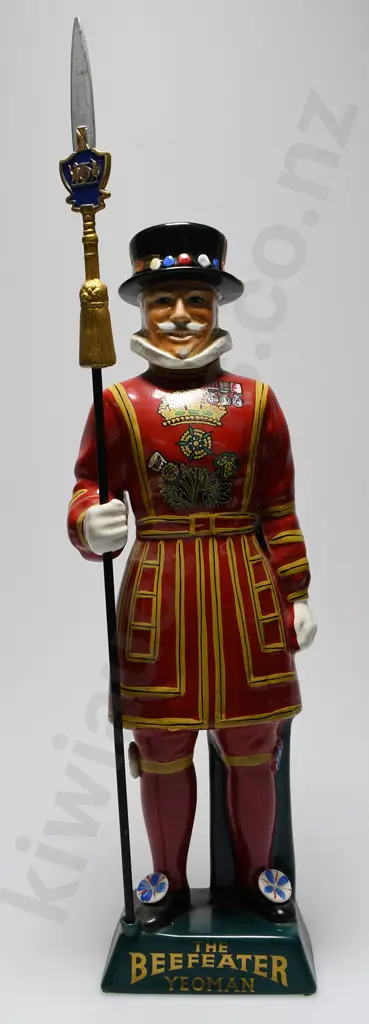 BEEFEATER GIN ADVERTISING FIGURE DECANTER Image 1++