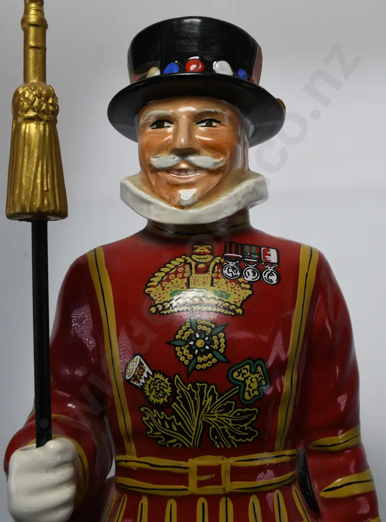 BEEFEATER GIN ADVERTISING FIGURE DECANTER Image 1++