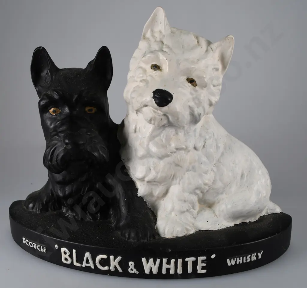 BLACK & WHITE WHISKY ADVERTISING FIGURE Image 1++