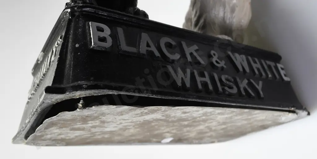 BLACK & WHITE WHISKY FIGURE Image 1++