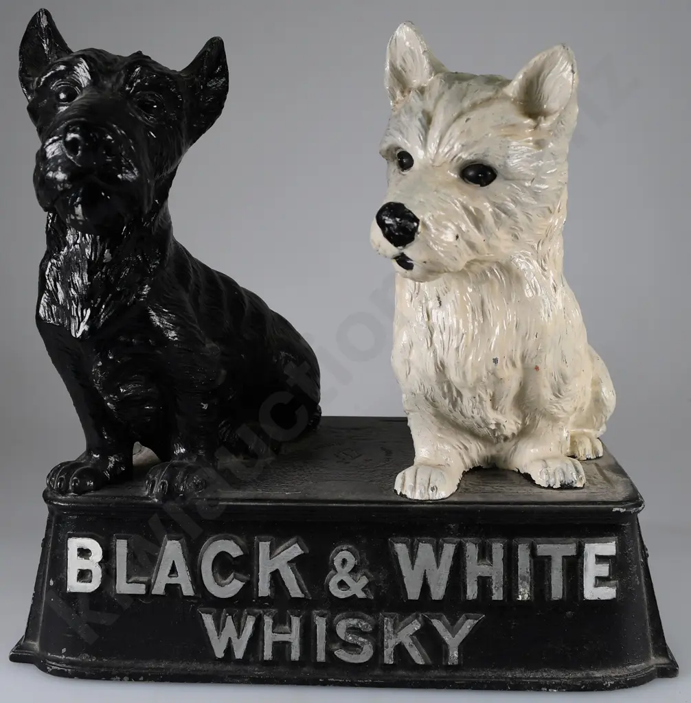 BLACK & WHITE WHISKY FIGURE Image 1++