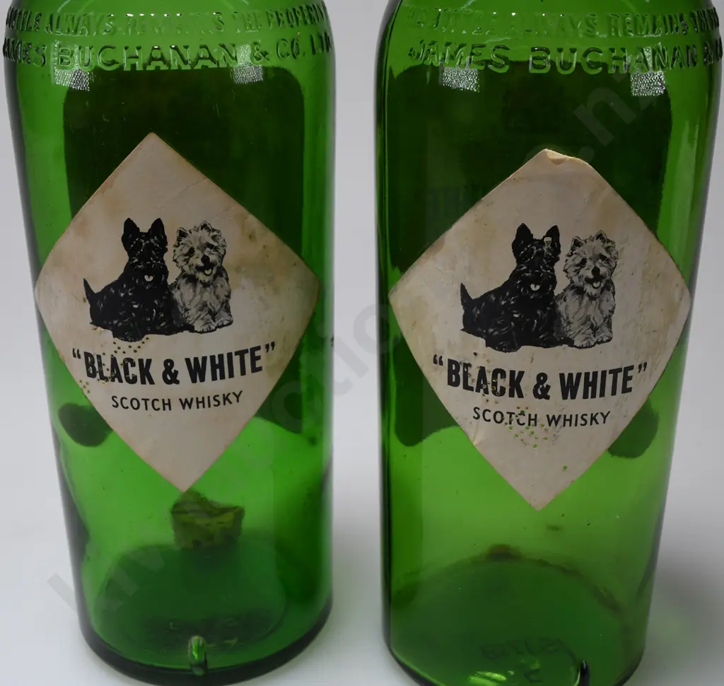 BLACK & WHITE WHISKY FIGURE Image 1++