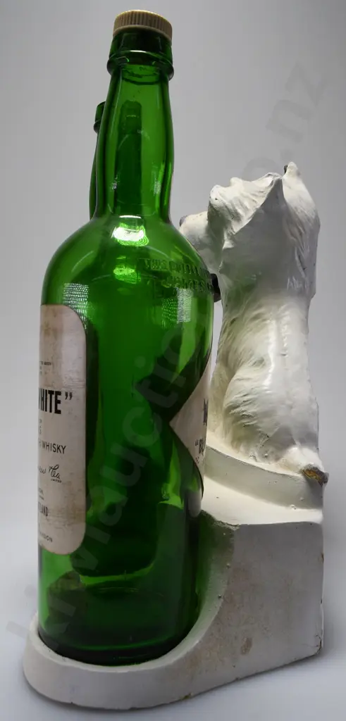 BLACK & WHITE WHISKY FIGURE Image 1++
