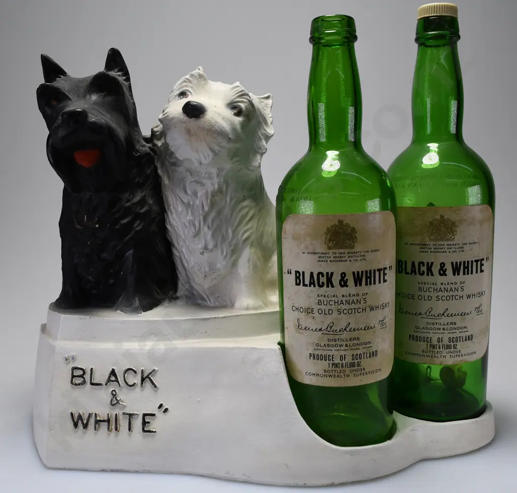BLACK & WHITE WHISKY FIGURE Image 1++