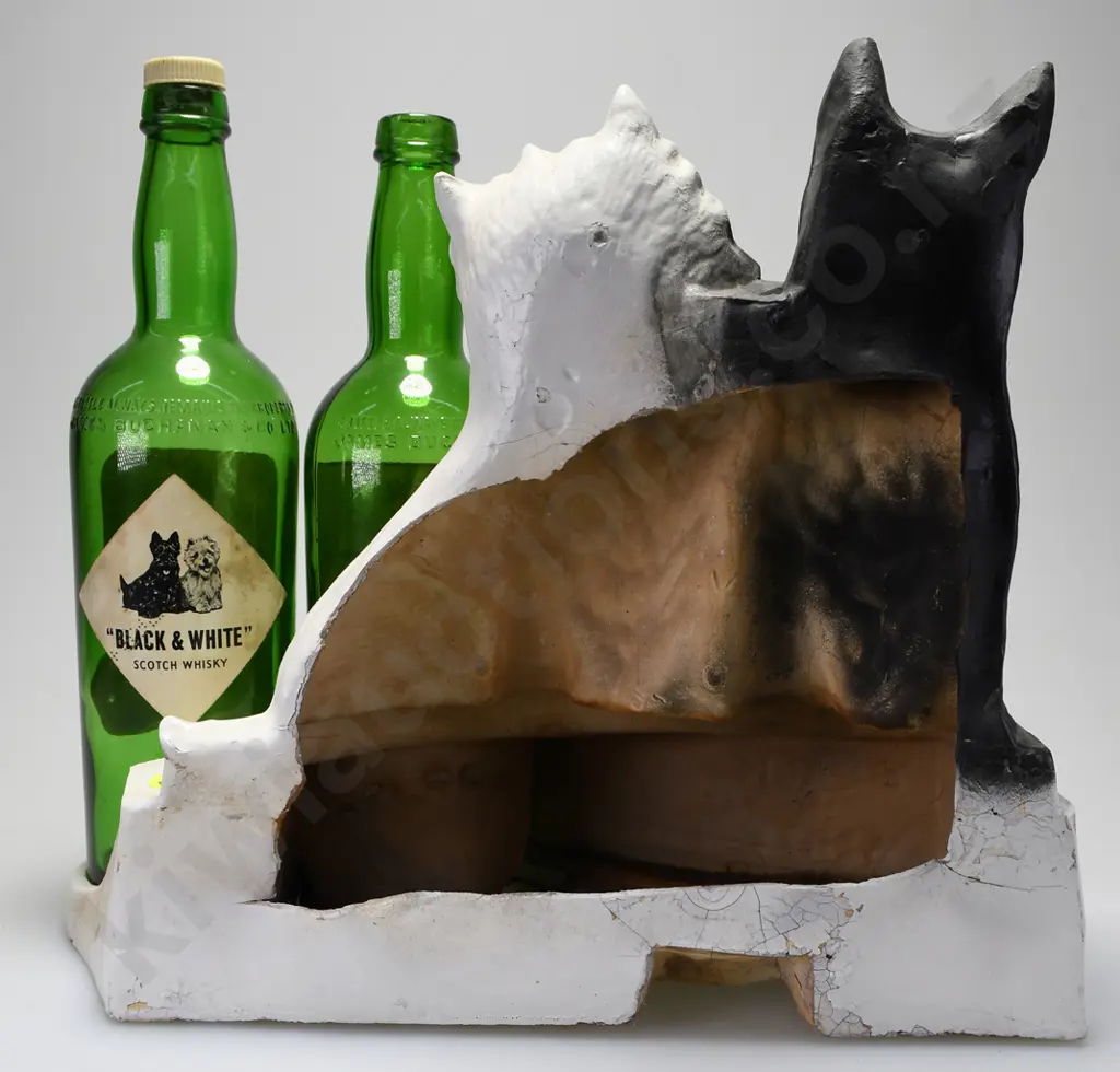 BLACK & WHITE WHISKY FIGURE Image 1++